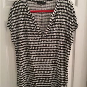 Black and white print tunic. Knit but silky feel